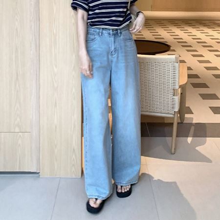 Dongdaemum Women’s Pants, a testament to the elegance and quality of wholesale Korean fashion.