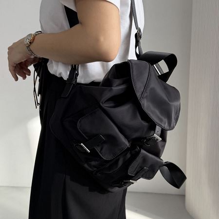 Dongdaemum Women’s Handbags, a testament to the elegance and quality of wholesale Korean fashion.