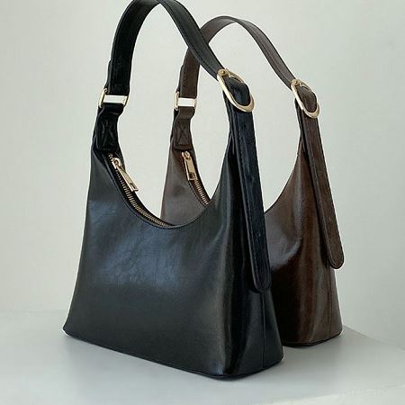 Dongdaemum Women’s Handbags, a testament to the elegance and quality of wholesale Korean fashion.