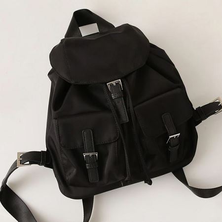 Dongdaemum Women’s Handbags, a testament to the elegance and quality of wholesale Korean fashion.