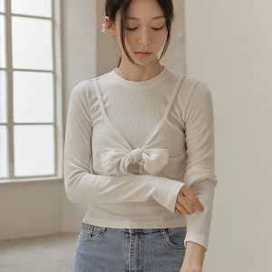 Dongdaemum Women’s Shirts, Tops & T-Shirts, a testament to the elegance and quality of wholesale Korean fashion.