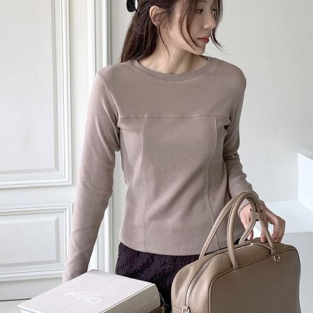 Dongdaemum Women’s Shirts, Tops & T-Shirts, a testament to the elegance and quality of wholesale Korean fashion.