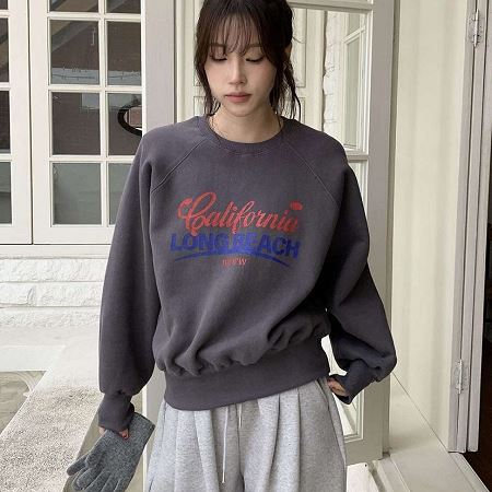 Dongdaemum Women’s Shirts, Tops & T-Shirts, a testament to the elegance and quality of wholesale Korean fashion.