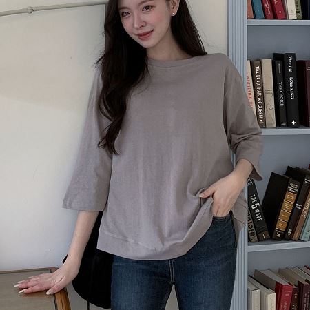 Dongdaemum Women’s Shirts, Tops & T-Shirts, a testament to the elegance and quality of wholesale Korean fashion.