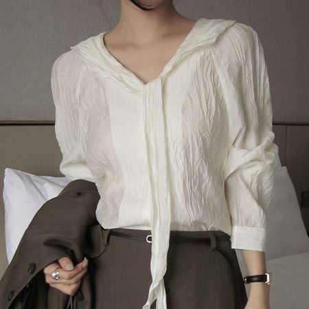 Dongdaemum Women’s Shirts, Tops & T-Shirts, a testament to the elegance and quality of wholesale Korean fashion.
