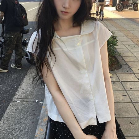 Dongdaemum Women’s Shirts, Tops & T-Shirts, a testament to the elegance and quality of wholesale Korean fashion.