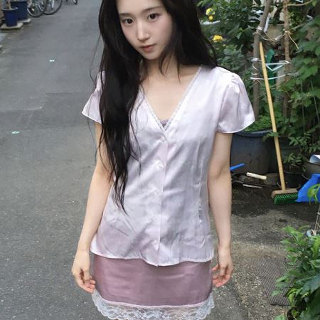 Dongdaemum Women’s Shirts, Tops & T-Shirts, a testament to the elegance and quality of wholesale Korean fashion.
