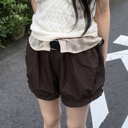 Dongdaemum Women’s Pants, a testament to the elegance and quality of wholesale Korean fashion.
