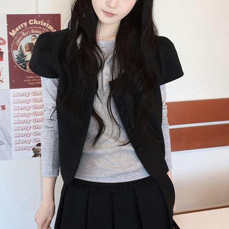 Dongdaemum Women’s Coats & Jackets, a testament to the elegance and quality of wholesale Korean fashion.