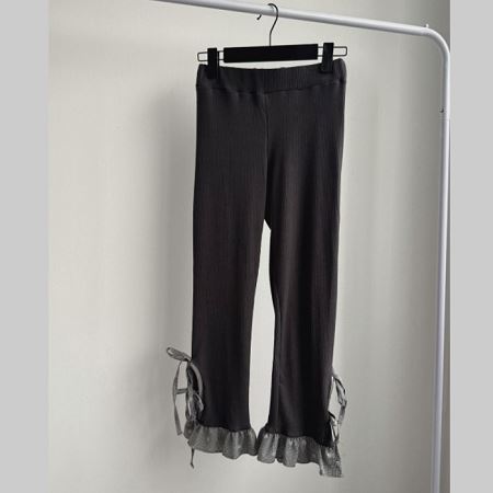 Dongdaemum Women’s Pants, a testament to the elegance and quality of wholesale Korean fashion.