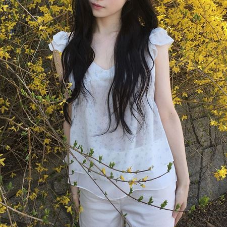 Dongdaemum Women’s Shirts, Tops & T-Shirts, a testament to the elegance and quality of wholesale Korean fashion.