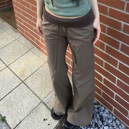 Dongdaemum Women’s Pants, a testament to the elegance and quality of wholesale Korean fashion.