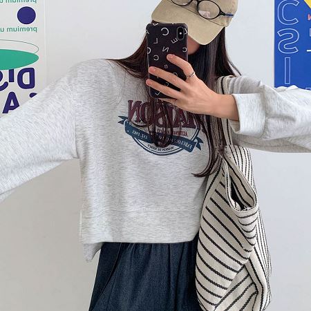 Dongdaemum Women’s Shirts, Tops & T-Shirts, a testament to the elegance and quality of wholesale Korean fashion.