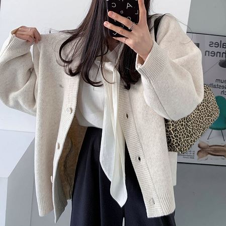 Dongdaemum Women’s Coats & Jackets, a testament to the elegance and quality of wholesale Korean fashion.