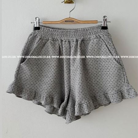 Dongdaemum Women’s Pants, a testament to the elegance and quality of wholesale Korean fashion.