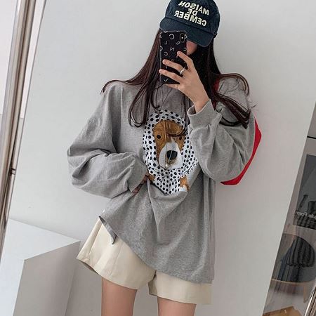 Dongdaemum Women’s Shirts, Tops & T-Shirts, a testament to the elegance and quality of wholesale Korean fashion.