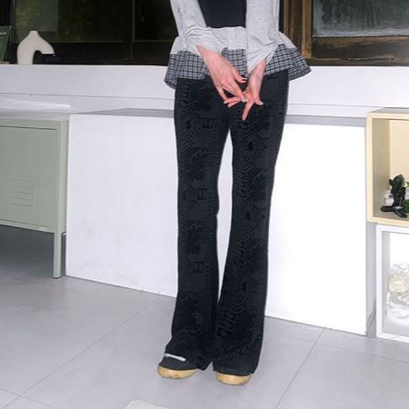 Dongdaemum Women’s Pants, a testament to the elegance and quality of wholesale Korean fashion.