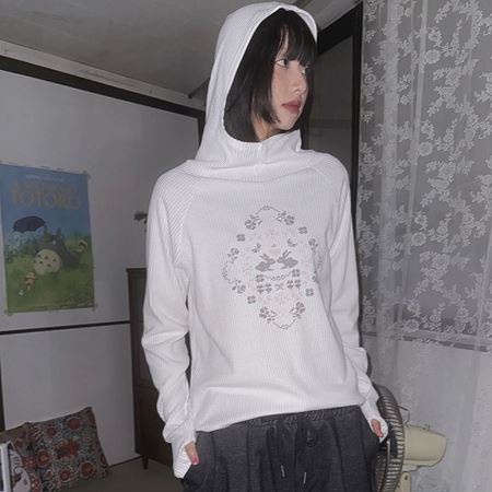 Dongdaemum Women’s Shirts, Tops & T-Shirts, a testament to the elegance and quality of wholesale Korean fashion.