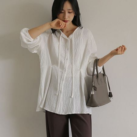Dongdaemum Women’s Shirts, Tops & T-Shirts, a testament to the elegance and quality of wholesale Korean fashion.