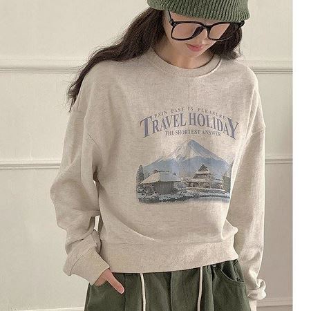 Dongdaemum Women’s Shirts, Tops & T-Shirts, a testament to the elegance and quality of wholesale Korean fashion.