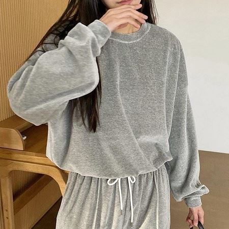 Dongdaemum Women’s Shirts, Tops & T-Shirts, a testament to the elegance and quality of wholesale Korean fashion.