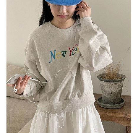 Dongdaemum Women’s Shirts, Tops & T-Shirts, a testament to the elegance and quality of wholesale Korean fashion.