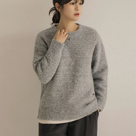 Dongdaemum Women’s Shirts, Tops & T-Shirts, a testament to the elegance and quality of wholesale Korean fashion.