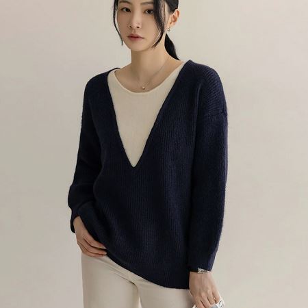 Dongdaemum Women’s Shirts, Tops & T-Shirts, a testament to the elegance and quality of wholesale Korean fashion.