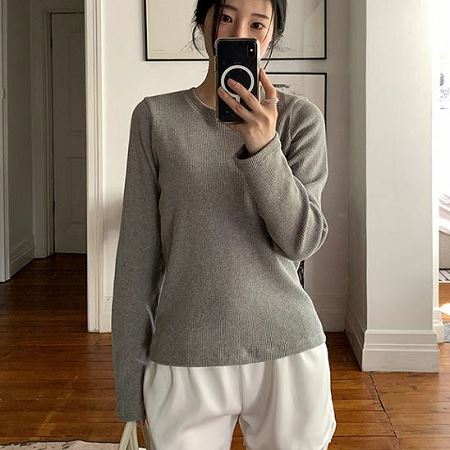 Dongdaemum Women’s Shirts, Tops & T-Shirts, a testament to the elegance and quality of wholesale Korean fashion.