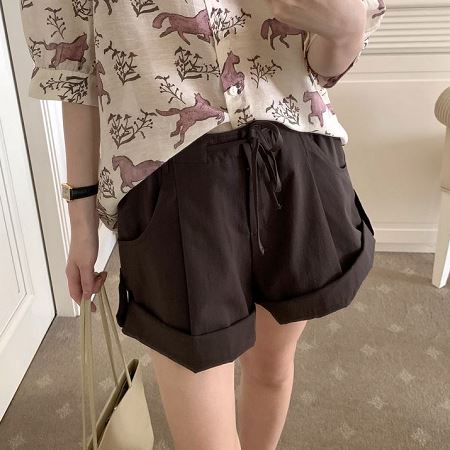 Dongdaemum Women’s Pants, a testament to the elegance and quality of wholesale Korean fashion.