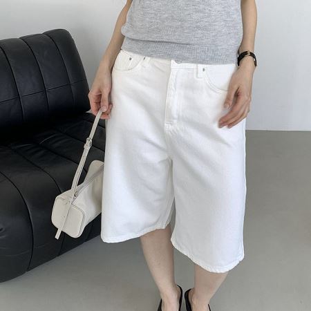 Dongdaemum Women’s Pants, a testament to the elegance and quality of wholesale Korean fashion.