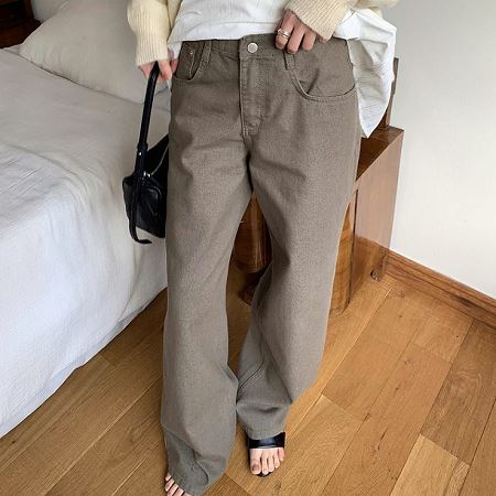 Dongdaemum Women’s Pants, a testament to the elegance and quality of wholesale Korean fashion.