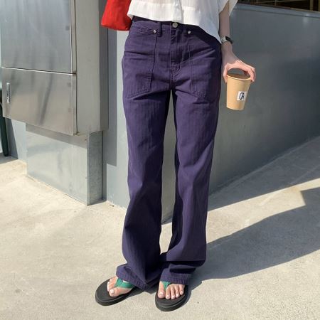 Dongdaemum Women’s Pants, a testament to the elegance and quality of wholesale Korean fashion.