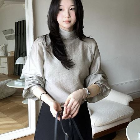 Dongdaemum Women’s Shirts, Tops & T-Shirts, a testament to the elegance and quality of wholesale Korean fashion.