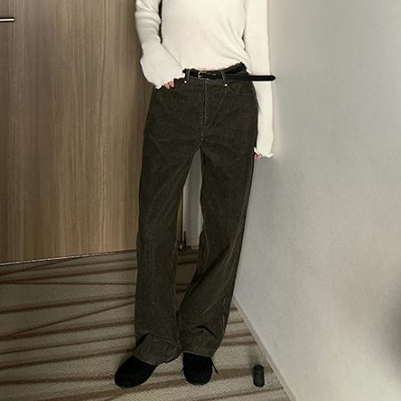 Dongdaemum Women’s Pants, a testament to the elegance and quality of wholesale Korean fashion.
