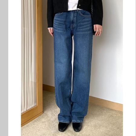 Dongdaemum Women’s Pants, a testament to the elegance and quality of wholesale Korean fashion.