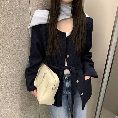 Dongdaemum Women’s Coats & Jackets, a testament to the elegance and quality of wholesale Korean fashion.