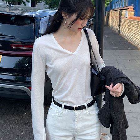 Dongdaemum Women’s Shirts, Tops & T-Shirts, a testament to the elegance and quality of wholesale Korean fashion.