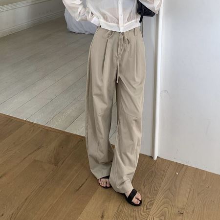 Dongdaemum Women’s Pants, a testament to the elegance and quality of wholesale Korean fashion.