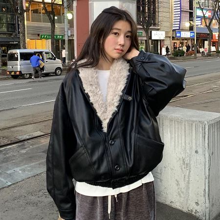 Dongdaemum Women’s Coats & Jackets, a testament to the elegance and quality of wholesale Korean fashion.