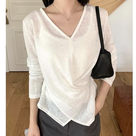 Dongdaemum Women’s Shirts, Tops & T-Shirts, a testament to the elegance and quality of wholesale Korean fashion.