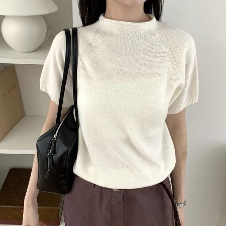 Dongdaemum Women’s Shirts, Tops & T-Shirts, a testament to the elegance and quality of wholesale Korean fashion.