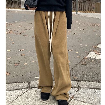 Dongdaemum Women’s Pants, a testament to the elegance and quality of wholesale Korean fashion.