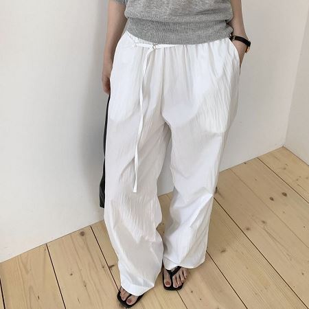 Dongdaemum Women’s Pants, a testament to the elegance and quality of wholesale Korean fashion.