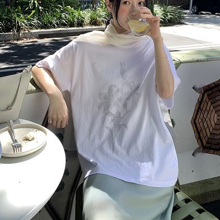 Dongdaemum Women’s Shirts, Tops & T-Shirts, a testament to the elegance and quality of wholesale Korean fashion.