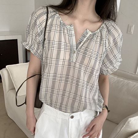 Dongdaemum Women’s Shirts, Tops & T-Shirts, a testament to the elegance and quality of wholesale Korean fashion.