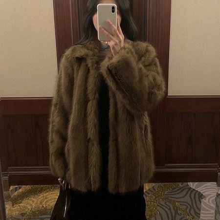 Dongdaemum Women’s Coats & Jackets, a testament to the elegance and quality of wholesale Korean fashion.