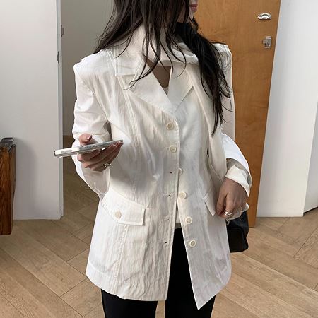 Dongdaemum Women’s Coats & Jackets, a testament to the elegance and quality of wholesale Korean fashion.