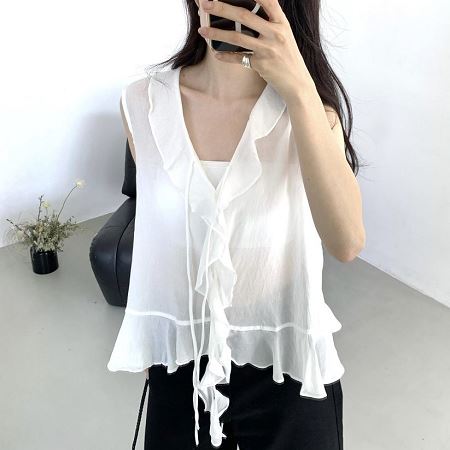 Dongdaemum Women’s Shirts, Tops & T-Shirts, a testament to the elegance and quality of wholesale Korean fashion.