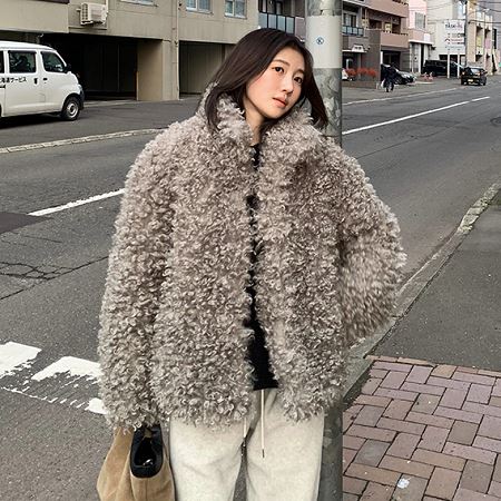 Dongdaemum Women’s Coats & Jackets, a testament to the elegance and quality of wholesale Korean fashion.